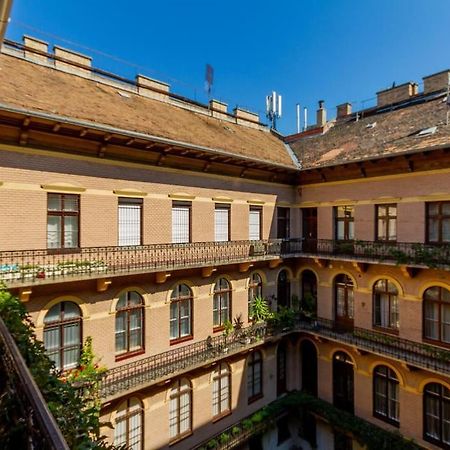 The Opulent Oasis By Newave Apartments Budapest Extérieur photo