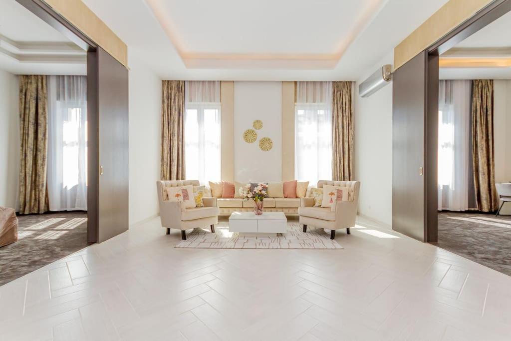 The Opulent Oasis By Newave Apartments Budapest Extérieur photo