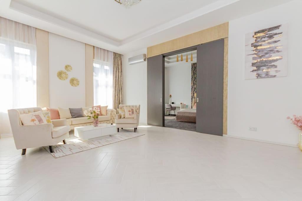 The Opulent Oasis By Newave Apartments Budapest Extérieur photo