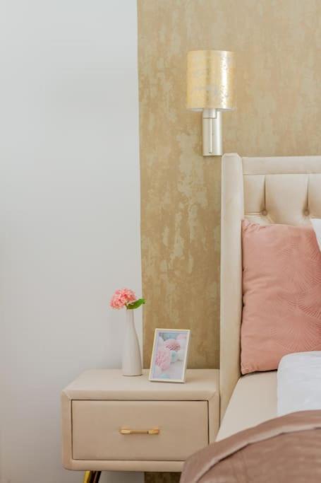 The Opulent Oasis By Newave Apartments Budapest Extérieur photo