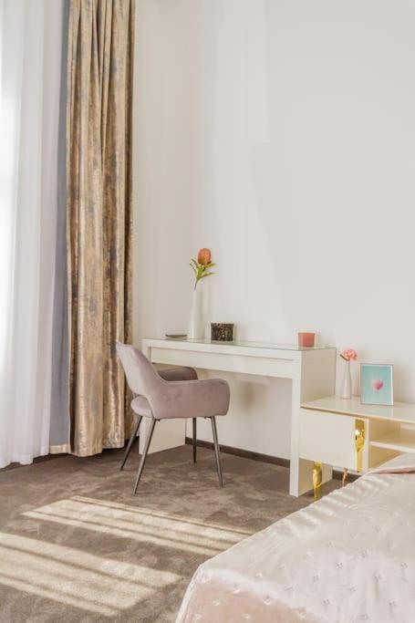 The Opulent Oasis By Newave Apartments Budapest Extérieur photo